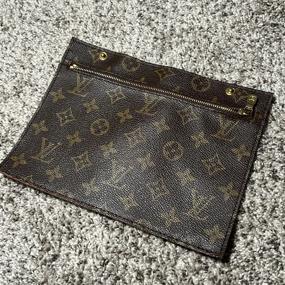 Louis Vuitton Randonnee pouch - Picture 11 of 11